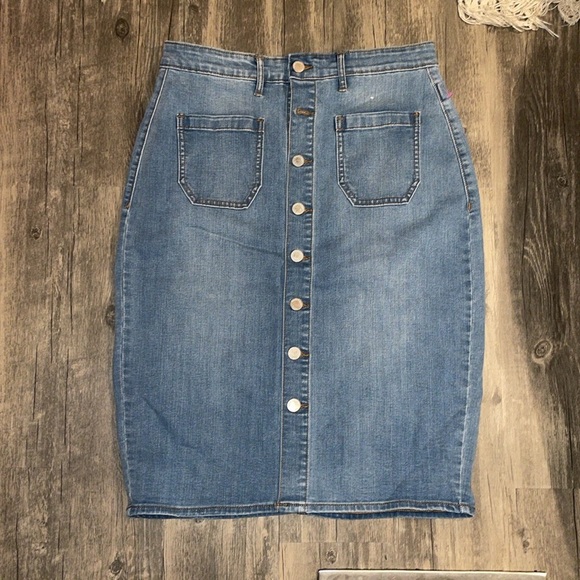 Haute Hippie Tribe 'Darcy' Denim Skirt- LIGHT WASH, size 8 - Picture 3 of 7